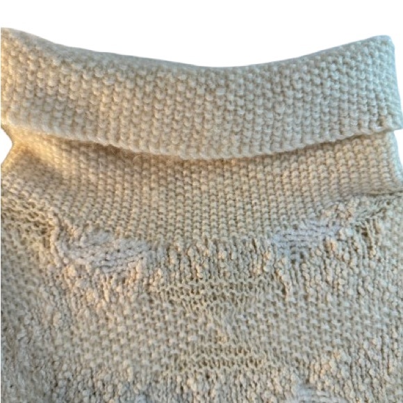 VINTAGE JONES NEW YORK EXCLUSIVE HAND KNIT TURTLE NECK CREAM AND WHITE SWEATER - Picture 7 of 11